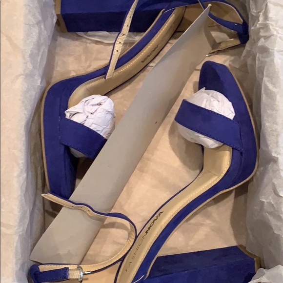 Navy blue fashionnova heels - Picture 3 of 3